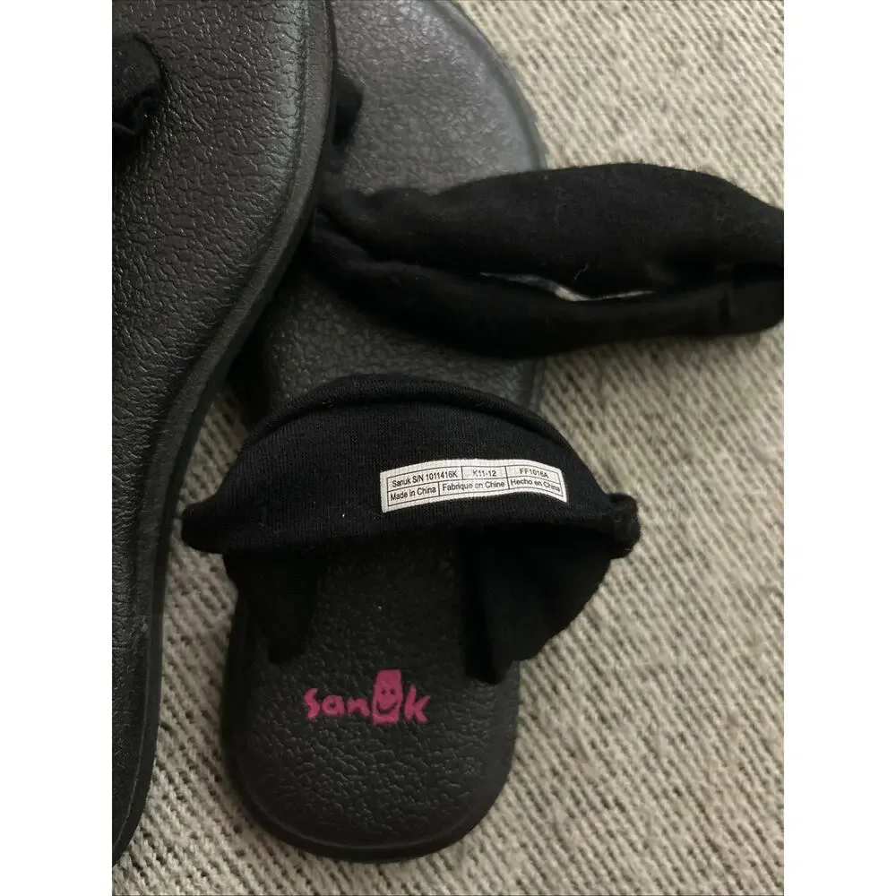 Sanuk lil yoga